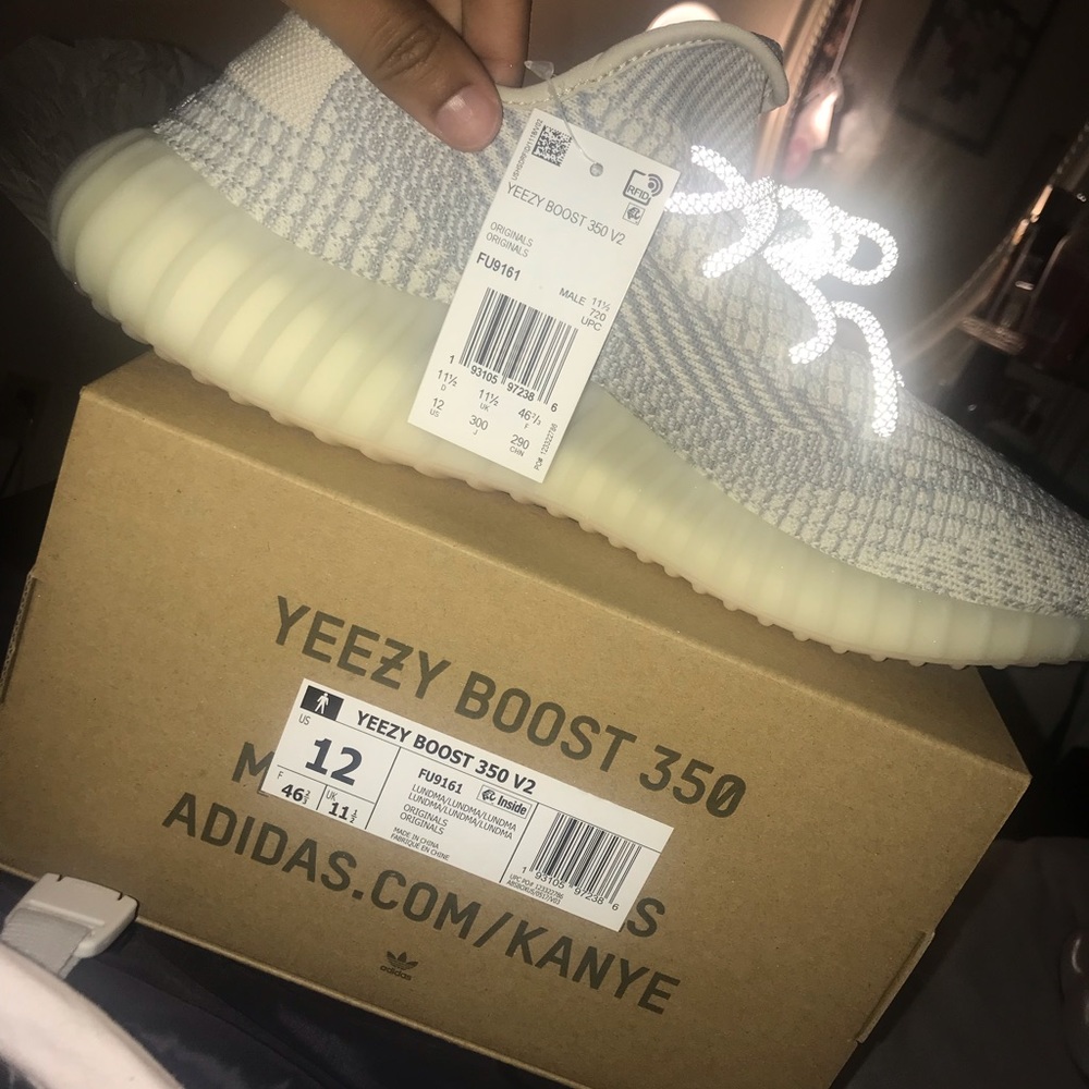 YEEZY BOOST 350 V2 LUNDMARK